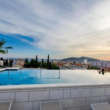 Art Hotel 4*