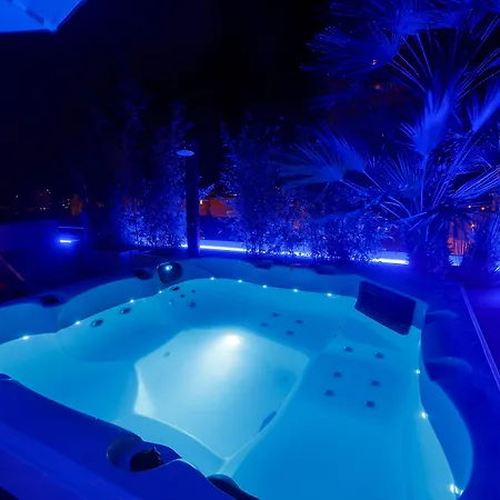 آرت فندق 4*